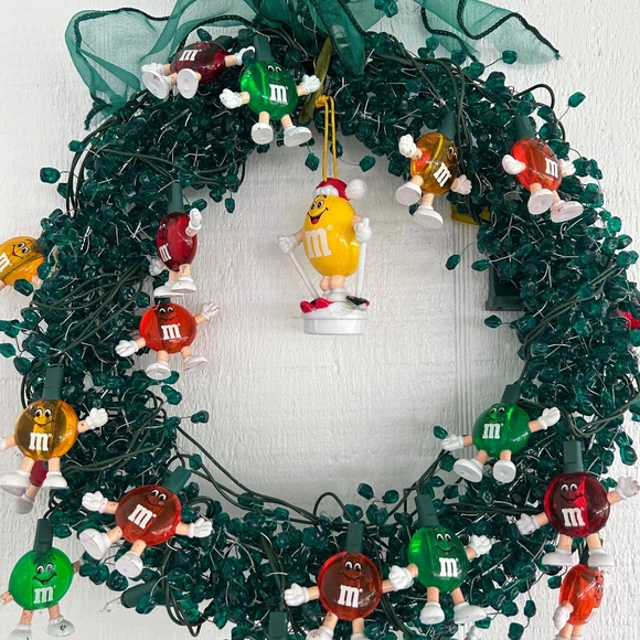 VTG19Pcs M & M Christmas Happy Lights Wreath Festive Kitschy Whimsy Collectible - Picture 1 of 15